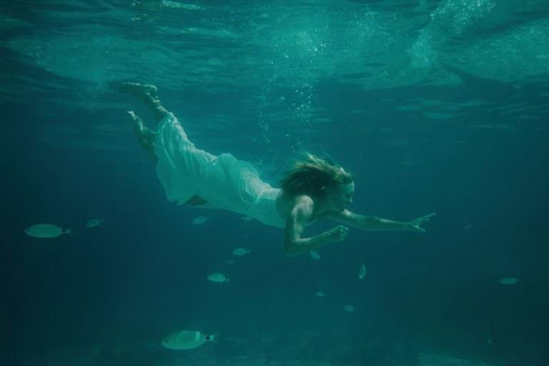 a wonderful elopement on a beach in Sardinia